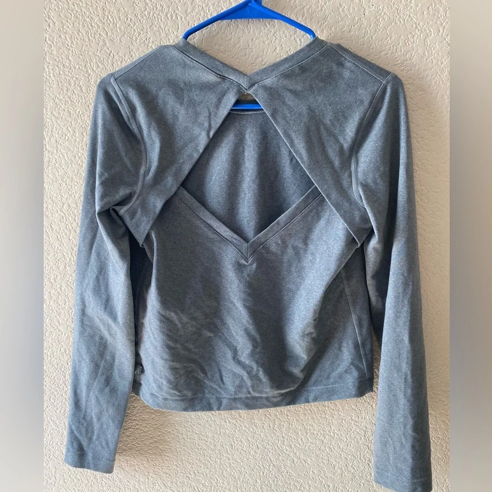 Lululemon Back Up Top 4 6 Gray Cutout Long Sleeve Workout Shirt Crew Neck - Picture 1 of 4